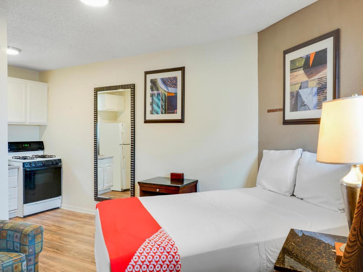 Oyo Hotel Austin Street Giddings Exterior photo
