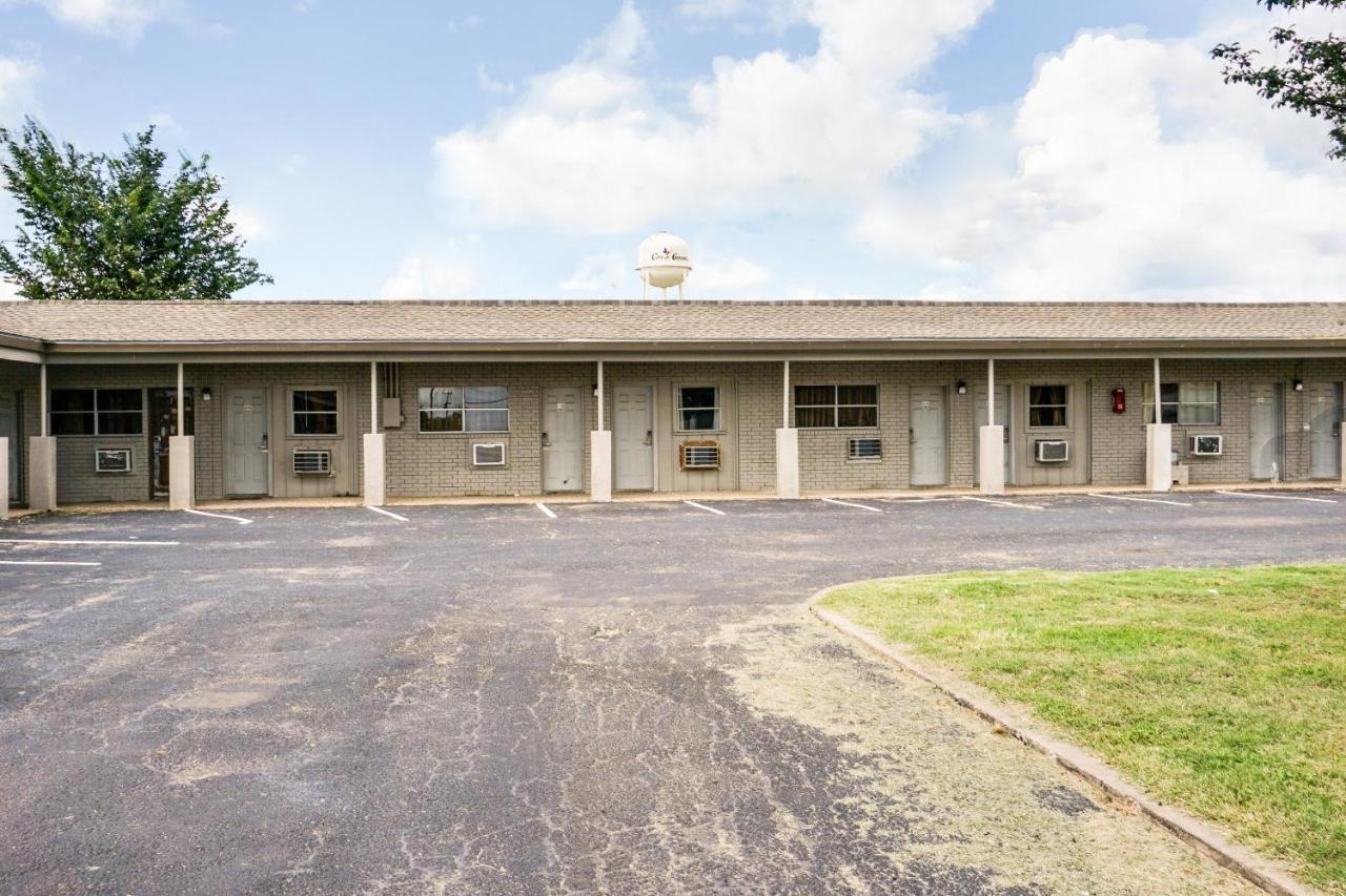 Oyo Hotel Austin Street Giddings Exterior photo